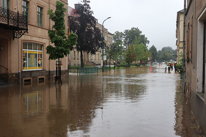 Hochwasser auf der Bischofserdaer Straße am 17. Juli 2021