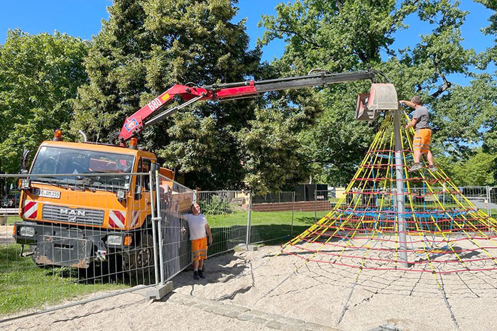 Neues Spielgerät Spielplatz am Bruno-Dietze-Ring