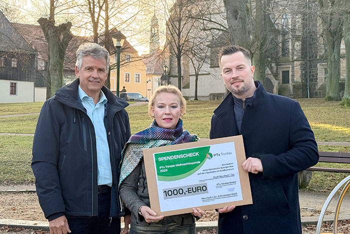 Übergabe des Spendenschecks Übergabe des Spendenschecks