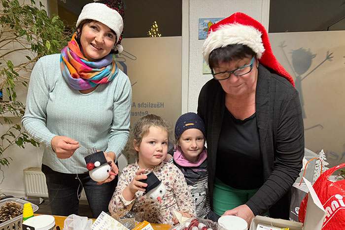 Öffnen des Rathaus-Advents-Kalenders am 2. Dezember