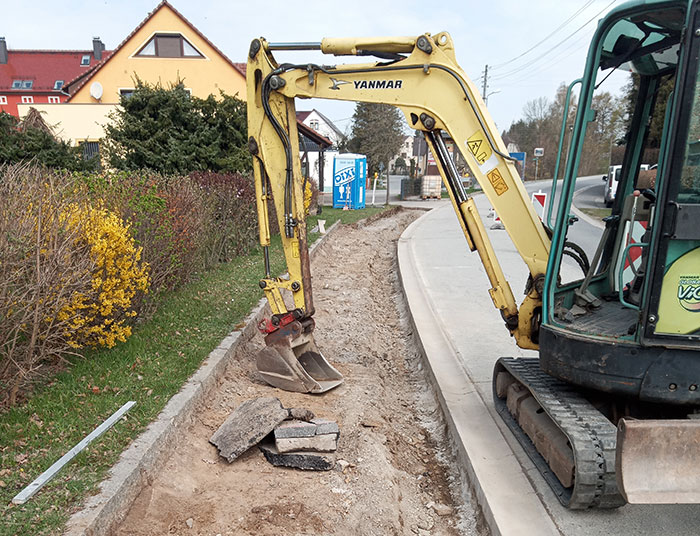 Baggerarbeiten am Gehweg