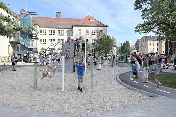 Neuer Schulhof